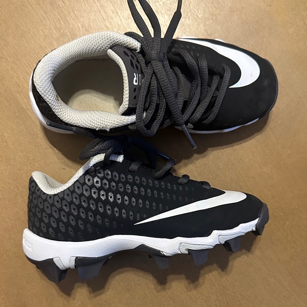 Kids NIKE Black and White Cleats